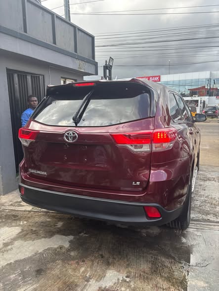 A picture of Toyota Highlander 2017