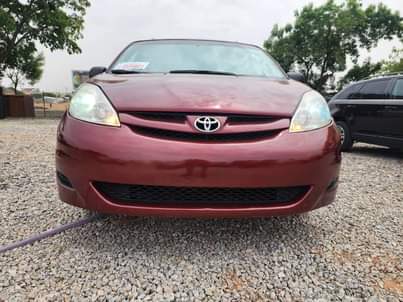 A picture of Direct Belgium 2006 Toyota Sienna
