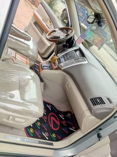 A picture of Highest grade Lexus RX 330 Everything is intact and untouched