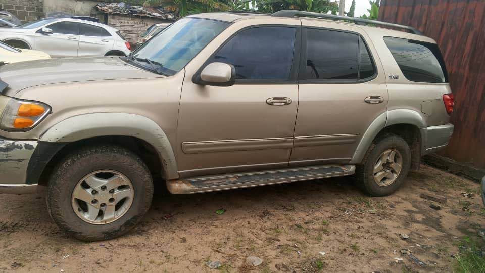 A picture of Toyota sequoia 09063393963