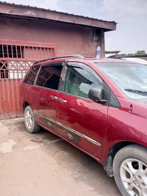 A picture of Sienna 2006 ikorodu NOT NEGOTIABLE