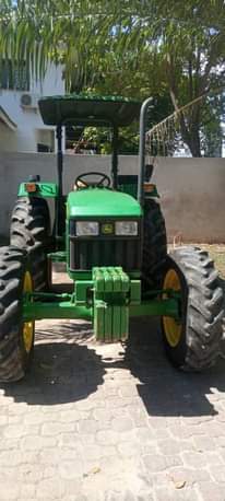 A picture of TRACTOR JOHN DEERE