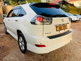 A picture of Toyota harrier 2007