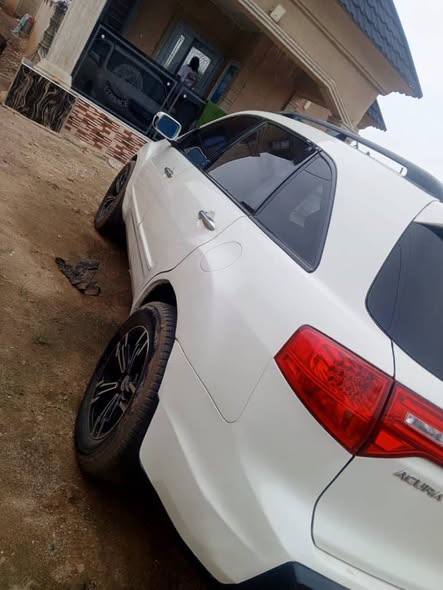 A picture of Acura MDX 2009 with everything working perfectly well Car is