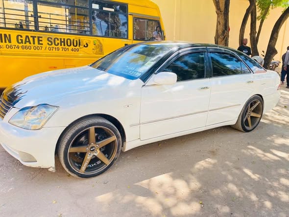 A picture of Crown mmiliki anataka 6 5 kagoma kushusha Beba box 4