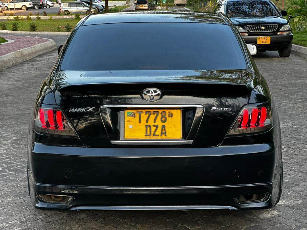A picture of Contant 0781388282. Toyota Mark X 11.5Milioni.