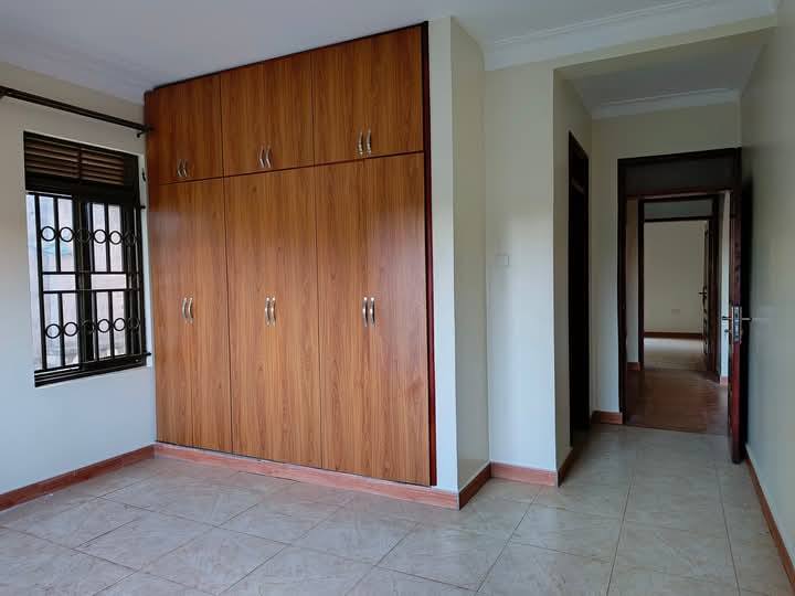 A picture of 2 beds 2 bath Private Room