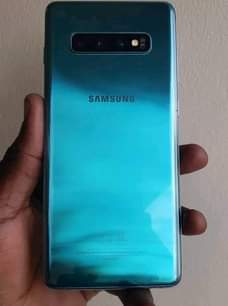 A picture of Samsung S10 it s has small crack but working perfectly