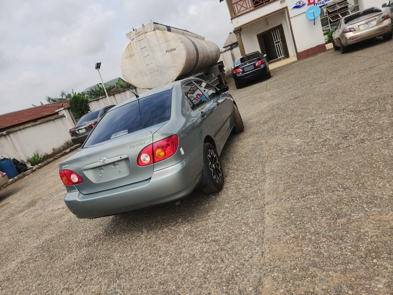 A picture of 2004 Toyota corolla