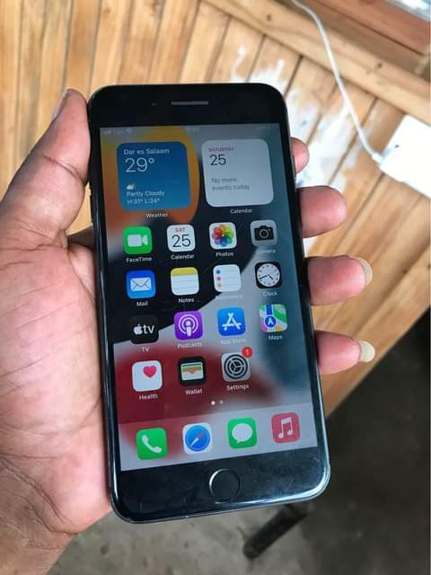 A picture of Iphone 8 plus 64gb