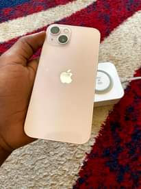 A picture of Iphone 13 plain 5G