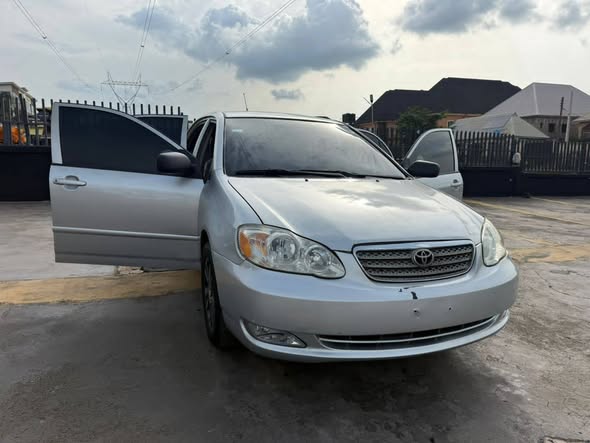 A picture of 2006 toyota Corolla engine and gear sweet interior AC freezing