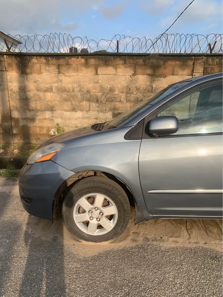 A picture of 08 Toyota Sienna for sale