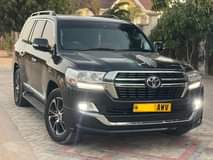 A picture of V8 200 series 85milion Petrol 4 8 Gari iko vizuri