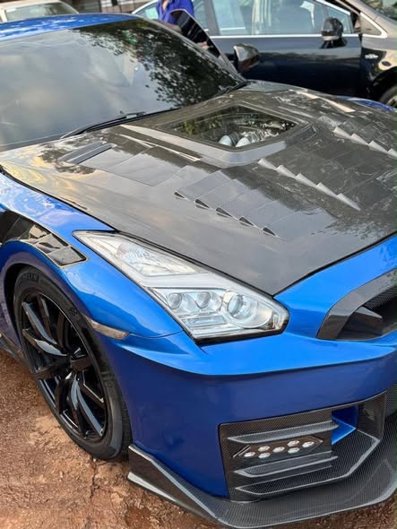 A picture of NISSAN GTR 350