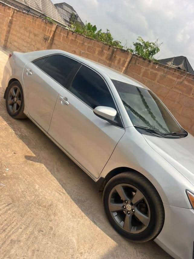 A picture of Sharp 2012 Toyota Camry 10.2m 