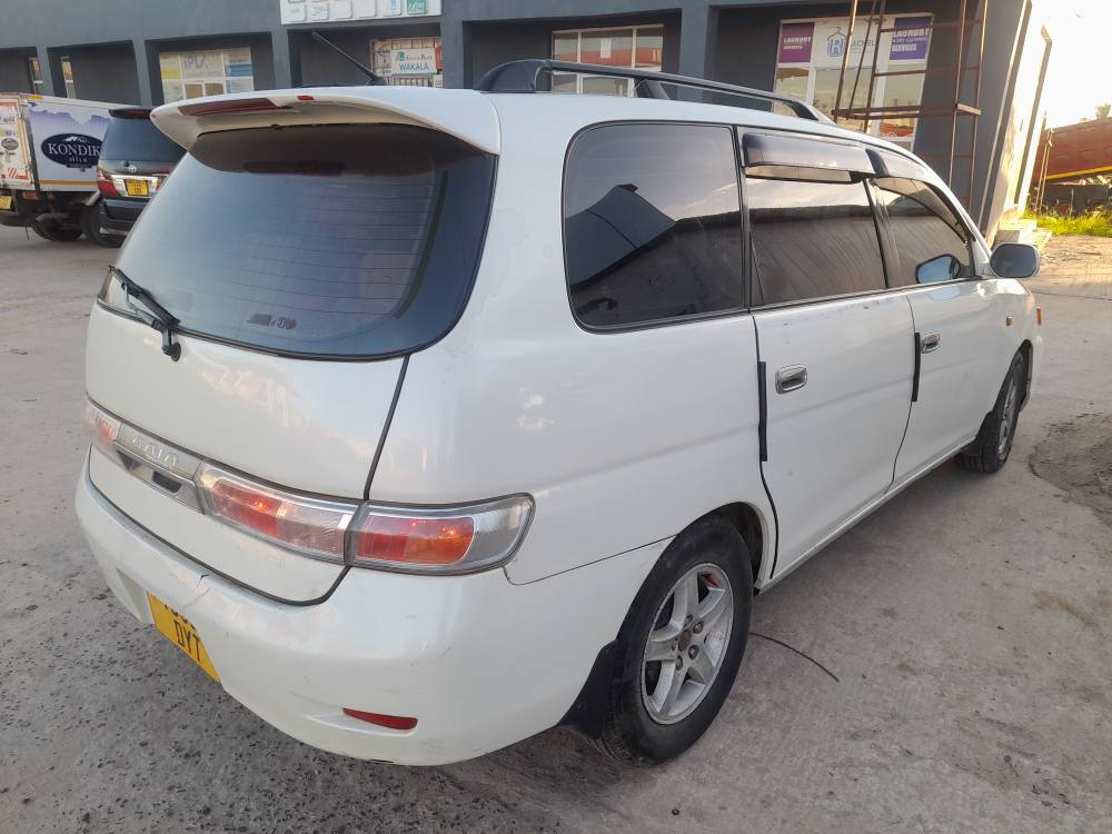 A picture of TOYOTA GAIA FAMILY