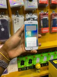 A picture of iPhone 8 plain 64gb 0715117585