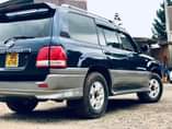 A picture of TOYOTA LAND CRUISER V8 90 000 000 NEGOTIABLE 0701057114 0761990442