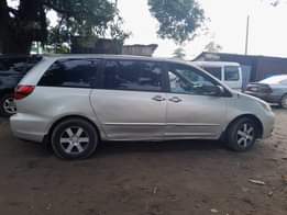 A picture of 2006 Toyota Sienna le In good condition Ac chilling Gear