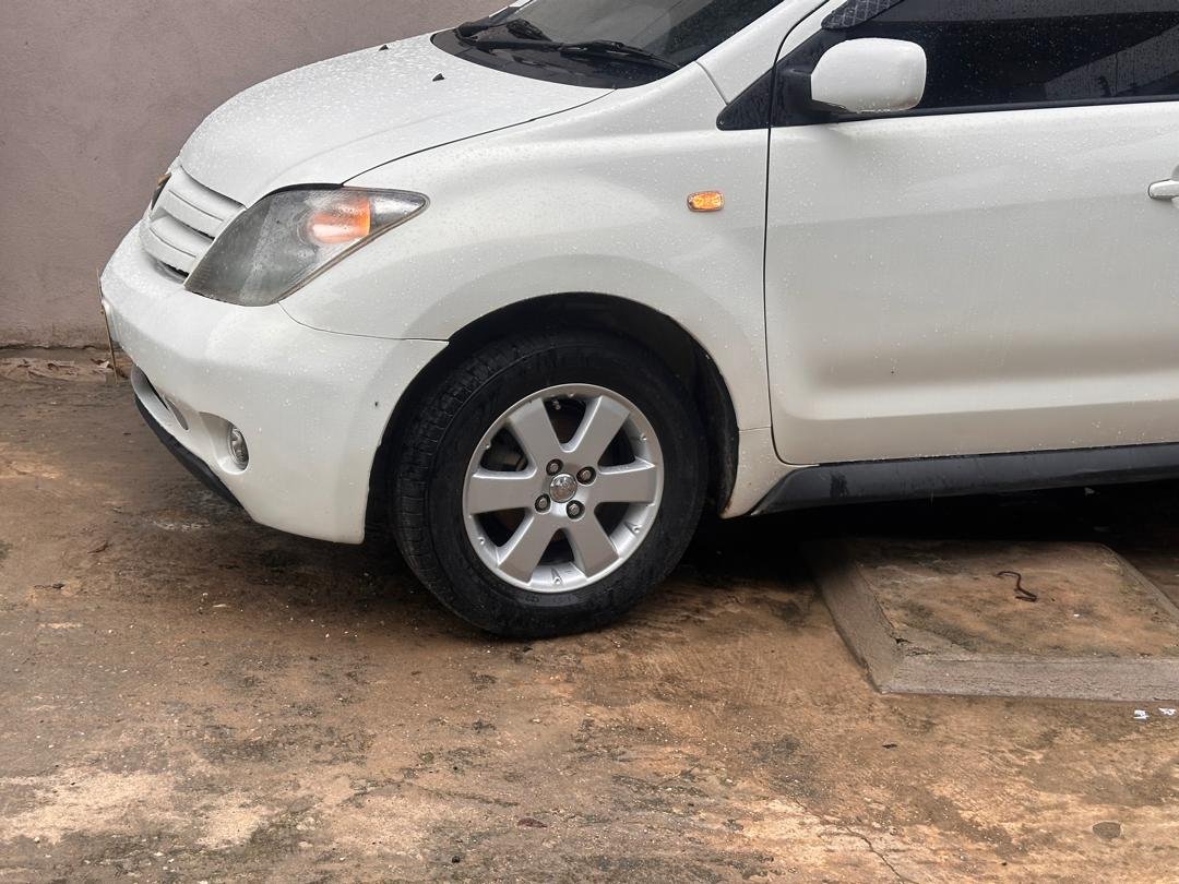 A picture of 2004 Toyota ist