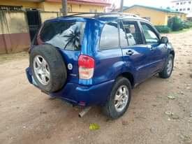 A picture of 2003 Toyota Rav 4 4plug