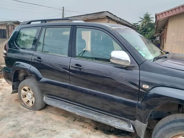 A picture of Complete first body Toyota Prado