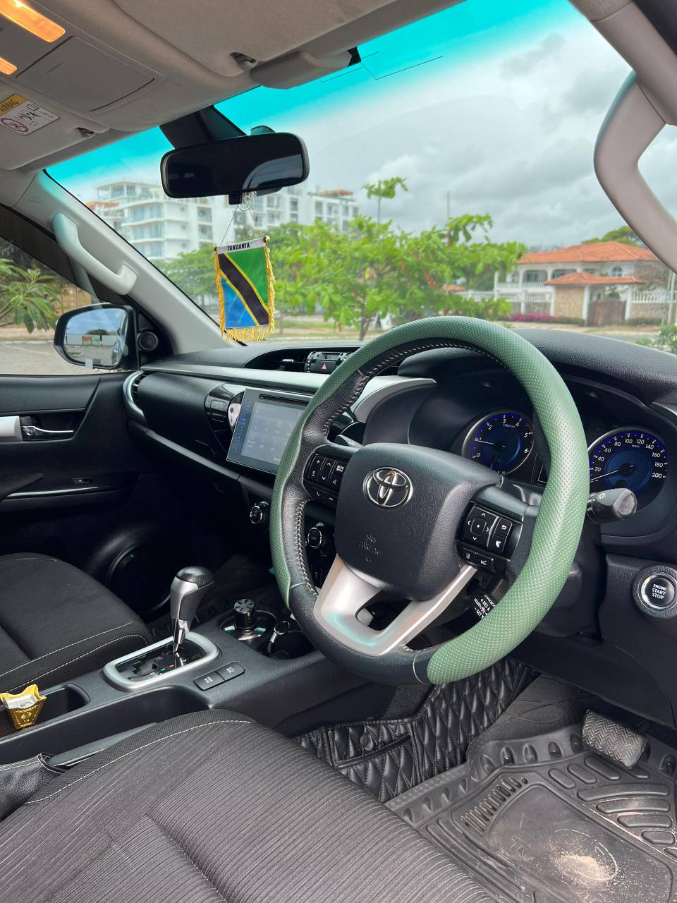 A picture of Hilux double cabin for sale