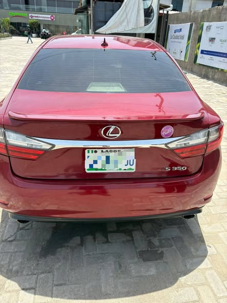 A picture of 2015 lexus ES350