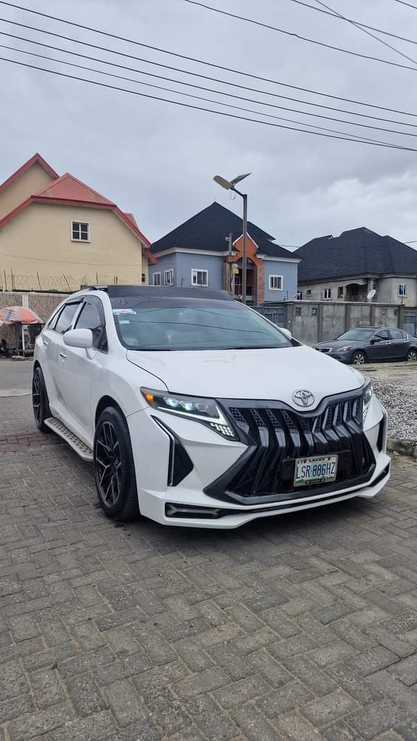 A picture of 2010 Toyota venza limited clean Nigerian use upgraded to 2013