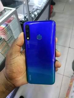 A picture of Clean as new tecno spark 4 32
