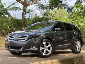 A picture of 2011 venza full option with panoramic roof V6 engine 13