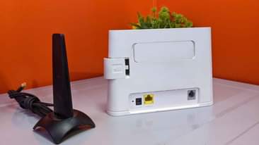 A picture of NAUZA HUWAWEI WIRESSS ROUTERS