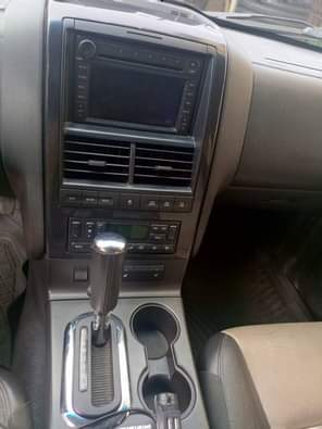 A picture of Ford Explorer sport Trac 2010 Model Pure first body Belgium