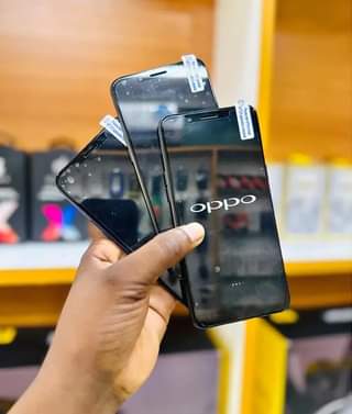 A picture of kimbia uondoke na oppo duos ram 6gb storage 128gb mtandao