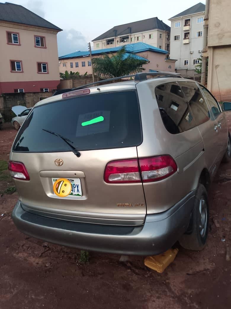 A picture of QUICK SALES NEATLY USED 2002 MODEL SIENNA