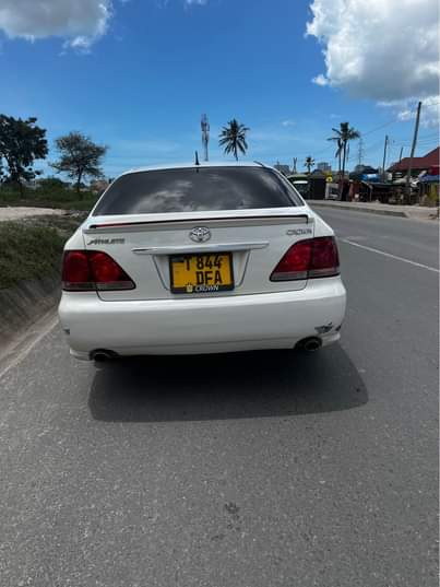A picture of Toyota crown