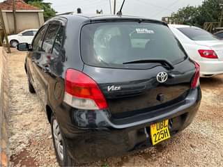 A picture of Toyota Vitz Model 2007