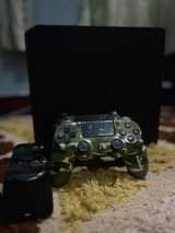 A picture of Ps4slim 2controllers complete