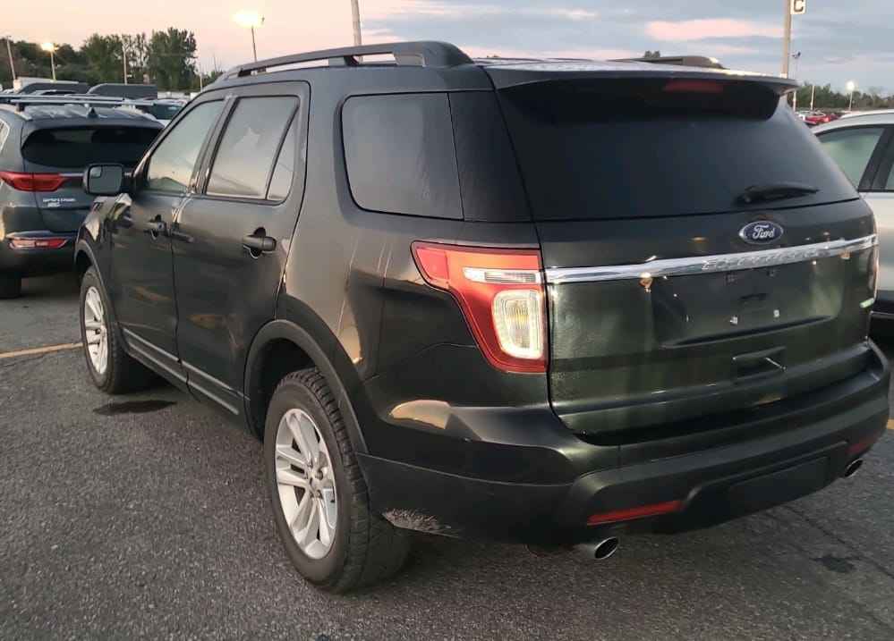 A picture of 2015 Ford explorer
