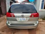 A picture of Toyota sienna 2007 model