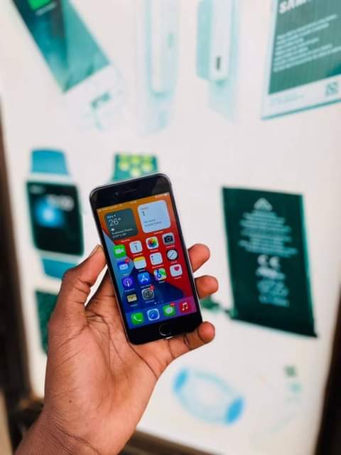 A picture of iPhone 6S 64gb at 270k 0706732343
