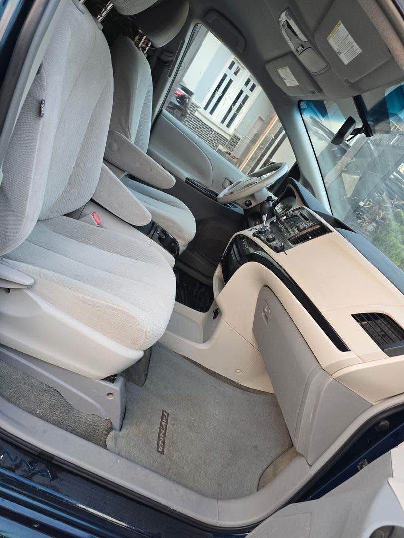 A picture of 2011 Toyota Sienna LE New Entry Two power door Price