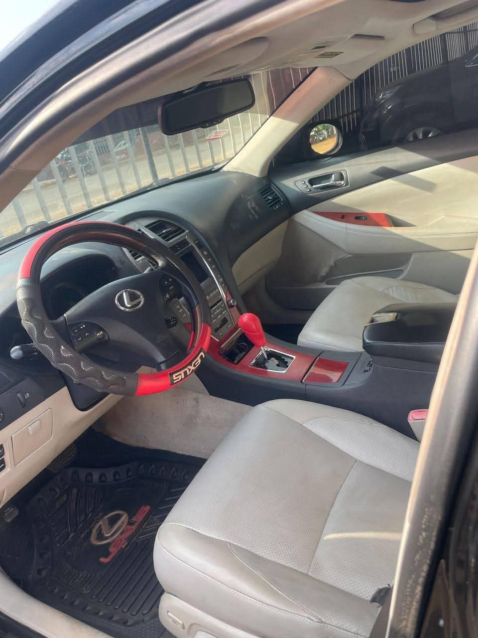 A picture of 2008 Toyota lexus