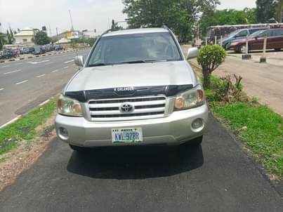 A picture of 3 SEATER ROW HIGHLANDER 2005 MODEL