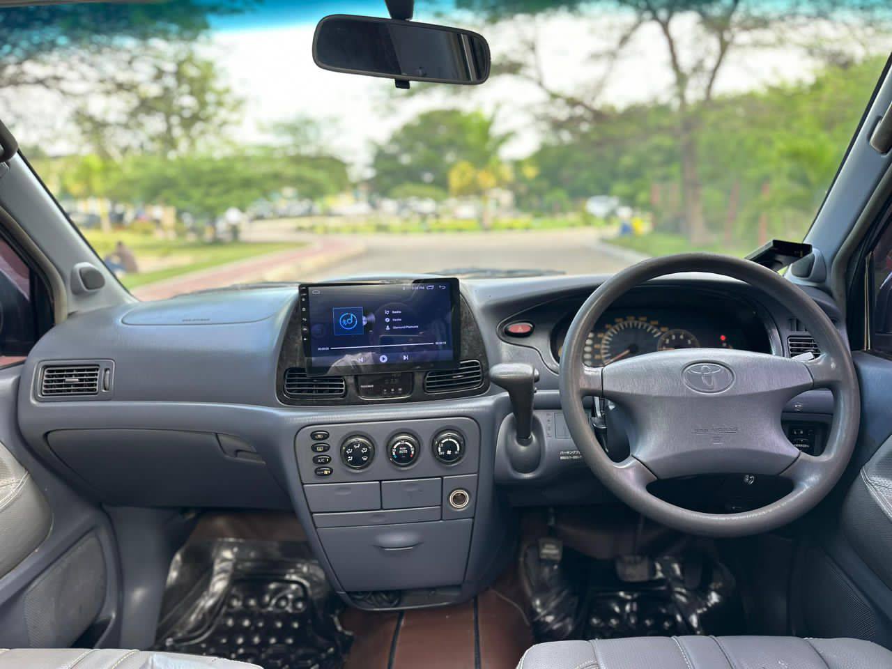 A picture of TOYOTA NOAH SR40