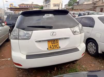 A picture of Toyota Harrier Lexus 2006 model Kawundo UBA C series