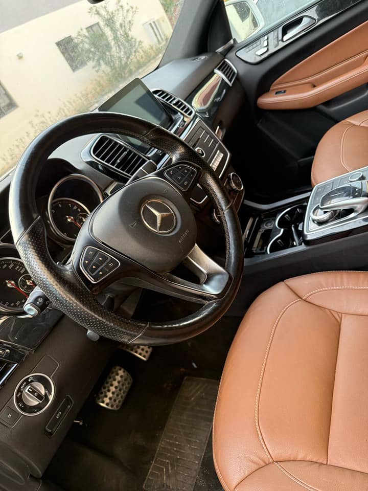 A picture of GLE 400 4matic 2023 on Costom the car was packed
