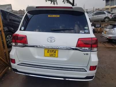 A picture of LAND CRUISER V8 UBR PRICE 235M PETROL WSTUP0759539100 CALL0776717226