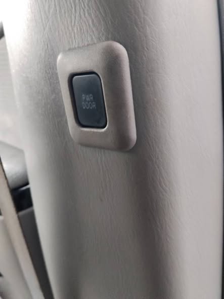 A picture of Toyota Sienna 2004
